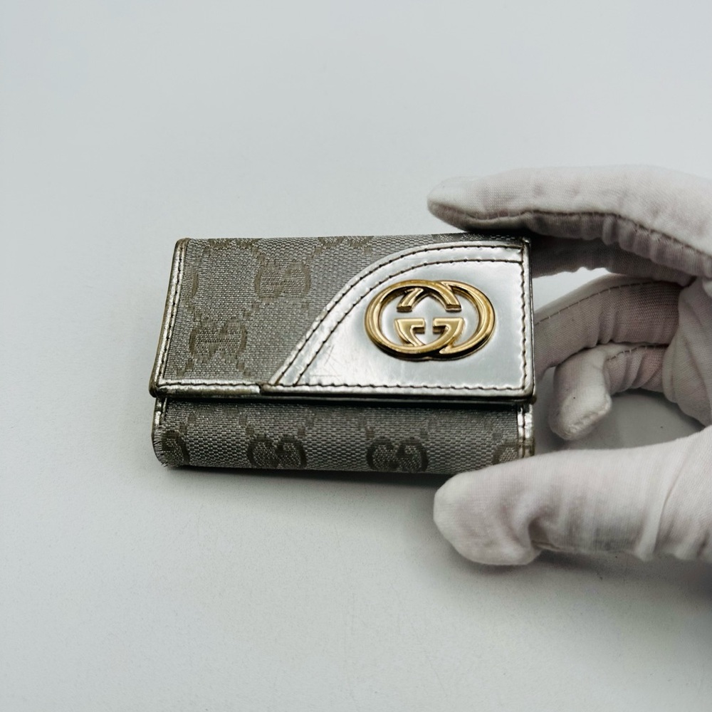 Gucci Silver Key Wallet - Picture 2 of 11